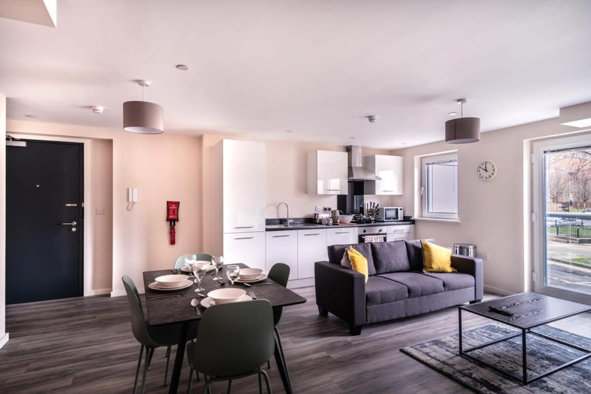 Modern & Spacious 2 Bed Apartment In Manchester Exterior foto